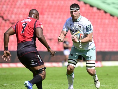 031026 - 10bet Lions v Ospreys - United Rugby Championship - Ryan Smith of Ospreys with the ball