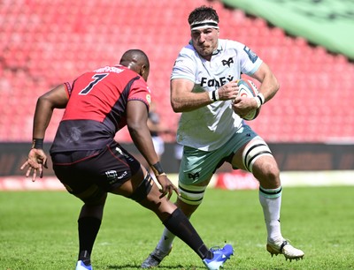 031026 - 10bet Lions v Ospreys - United Rugby Championship - Ryan Smith of Ospreys with the ball