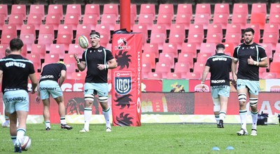031026 - 10bet Lions v Ospreys - United Rugby Championship - Teams warming up