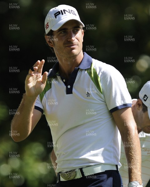 22.05.10... BMW PGA Championship - Alejandro Canizares acknowledges the crowd after his tee shot on the second hole on day 3 at the 2010 BMW PGA Championship on the West Course, Wentworth Club, Virginia Water, Surrey 