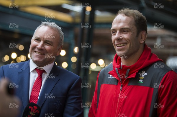 220120 - 2020 Guinness Six Nations Launch - Wales Head Coach Wayne Pivac and Alun Wyn Jones during the 2020 Guinness Six Nations Launch at Tobacco Dock, London
