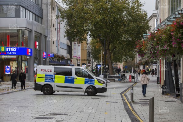 241020 - Comparison between the last day before the firebreak lockdown in Wales on Queens Street, Cardiff and 24 hours later