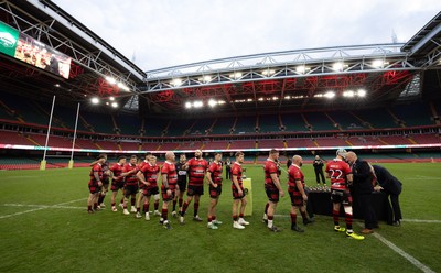 190426 - Aberavon Quins v Clwb Rygbi Cymry Caerdydd, Mens Division 2 Cup - Aberavon Quins are presented with their medals