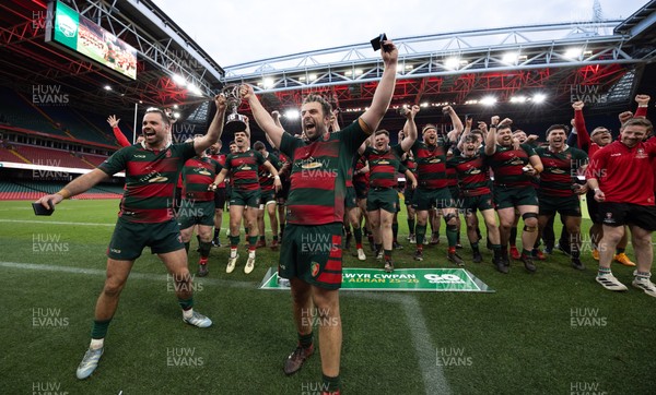 190426 - Aberavon Quins v Clwb Rygbi Cymry Caerdydd, Mens Division 2 Cup - Clwb Rygbi Cymry Caerdydd co captains, Cai Hayes and Harry Moyle lift the trophy with the team
