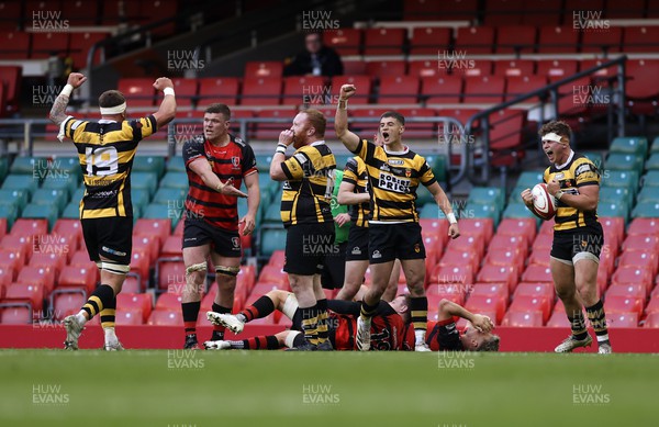 240422 - Indigo Group Premiership Cup Final � Aberavon v Newport - Newport celebrate the victory at full time