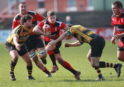 250212 Aberavon RFC v Newport RFC - Principality Premiership -Aberavon's Dan Davies takes on Newport's Ryan James(L) and Tom Riley