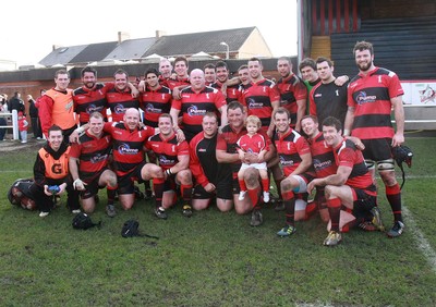 250212 Aberavon RFC v Newport RFC - Principality Premiership -Aberavon celebrate with Richard Morris following his 500th appearance for the club