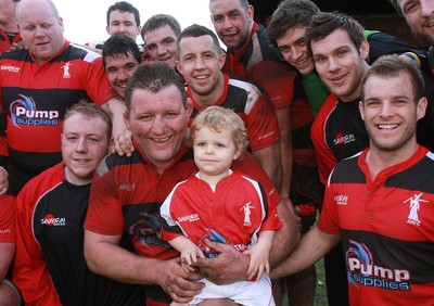 250212 Aberavon RFC v Newport RFC - Principality Premiership -Aberavon celebrate with Richard Morris and son James following his 500th appearance for the club