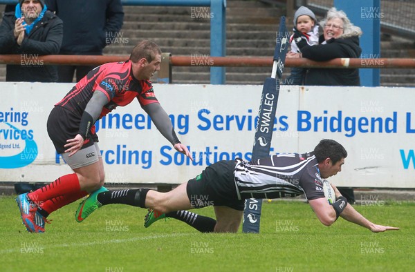 120414 - Aberavon v Pontypridd - SWALEC Cup Semi-Final - Matthew Nuthall of Pontypridd  scores their third try of the game