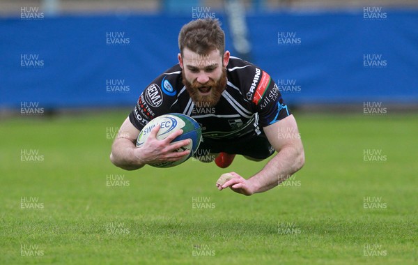 120414 - Aberavon v Pontypridd - SWALEC Cup Semi-Final - Geraint Walsh of Pontypridd runs the length of the pitch to score their forth try