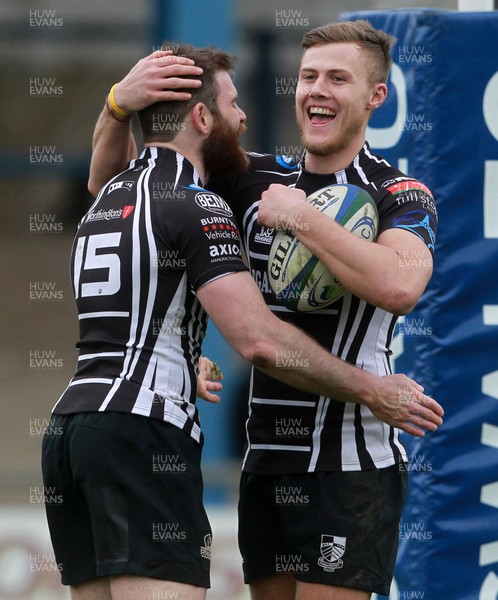 120414 - Aberavon v Pontypridd - SWALEC Cup Semi-Final - Geraint Walsh celebrates with Lewis K Williams of Pontypridd after running the length of the pitch to score their forth try