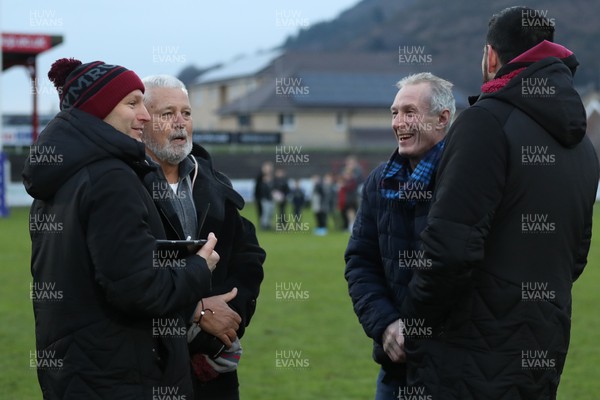 130124 - Aberavon v Wales U20 - Wales Head Coach Warren Gatland and Rob Howley speak to Richard Whiffin and Andy Lloyd 