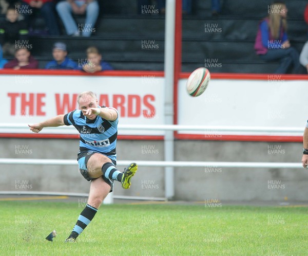 28 0913 -Aberavon Wizards v Cardiff RFC - Ceiron Thomas of Cardiff kicks a penalty ( c ) Huw Evans Agency