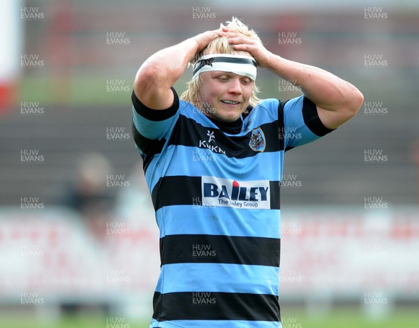 28 0913 -Aberavon Wizards v Cardiff RFC - Luke Hamilton of Cardiff has a head wound bandage ( c ) Huw Evans Agency