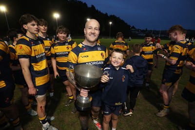 010526 - Aberdare v Ynysybwl - Mel Davies Cup Final - 