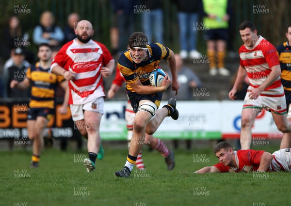 010526 - Aberdare v Ynysybwl - Mel Davies Cup Final - 