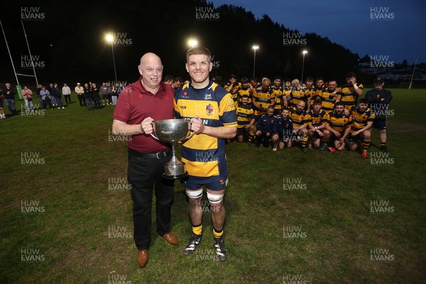 010526 - Aberdare v Ynysybwl - Mel Davies Cup Final - 