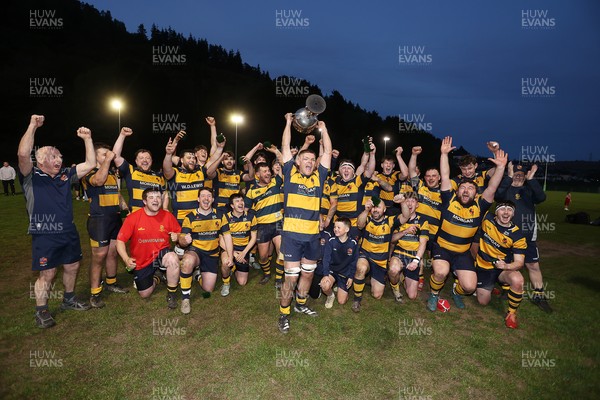 010526 - Aberdare v Ynysybwl - Mel Davies Cup Final - 