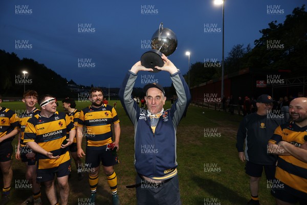 010526 - Aberdare v Ynysybwl - Mel Davies Cup Final - 