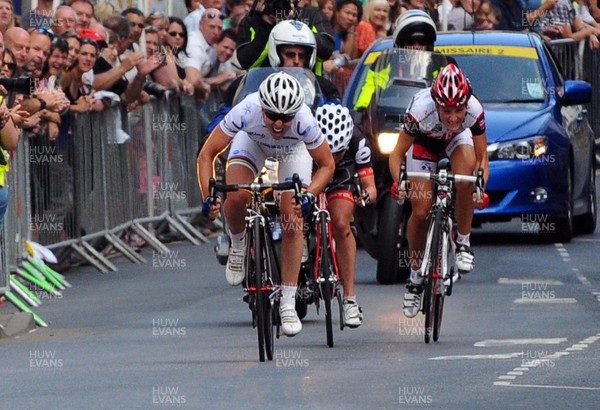 27.06.09 - Abergavenny Festival of Cycling British Womens' Road Race Championship Nicole Cooke races to the line on her way to victory 