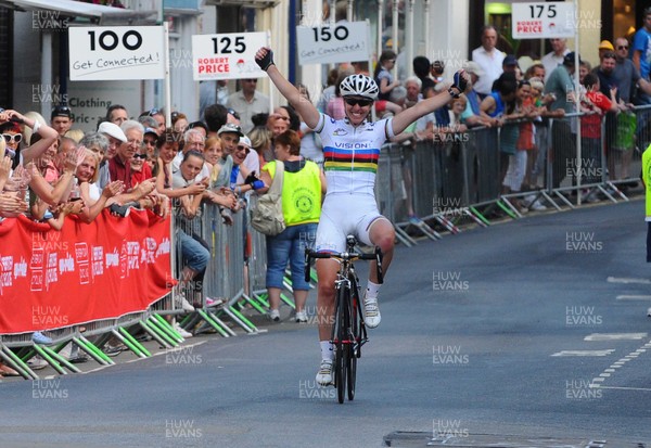 27.06.09 - Abergavenny Festival of Cycling British Womens' Road Race Championship Nicole Cooke celebrates her win 