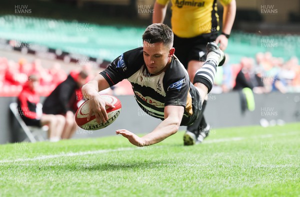 080423 - Abertillery BG v Vardre, WRU National Division 3 Cup Final - Callum Thomas Roche of Vardre dives in to score try