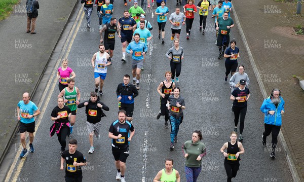 160423 - ABP Newport Wales Marathon & 10K - Runners set off at the start of the 10k race