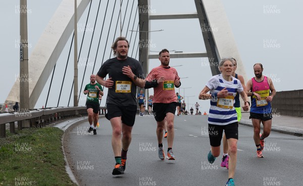 160423 - ABP Newport Wales Marathon & 10K - Runners head into the final stages of the 10k race