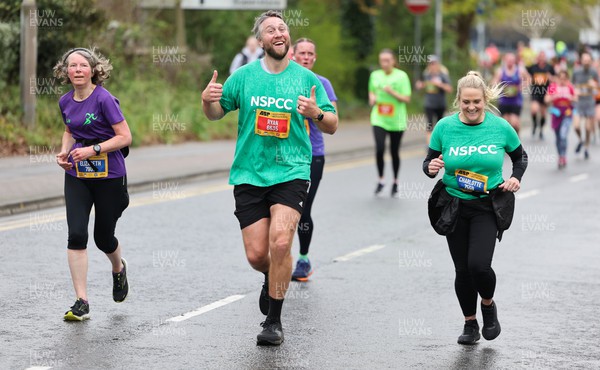 160423 - ABP Newport Wales Marathon & 10K - Former Wales rugby captain Ryan Jones heads into the final stages of the 10k race