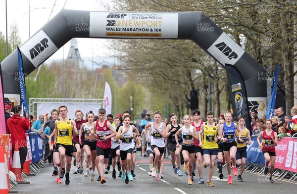 160423 - ABP Newport Wales Marathon & 10K - Runners set off at the Future Challengers Race