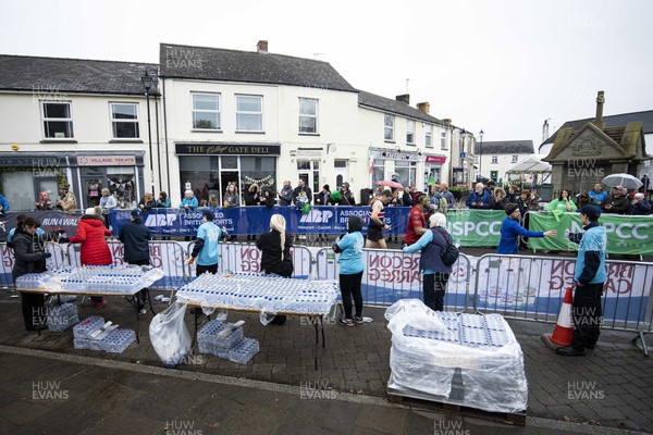 160423 - ABP Newport Wales Marathon and 10K - Run 4 Wales extra miler volunteers in Magor 