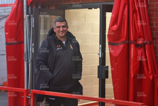 110325 - Accrington Stanley v Newport County - Sky Bet League 2 - Newport manager Nelson Jardin before the game