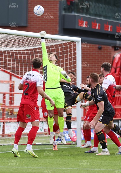 190926 - Accrington Stanley v Newport County - Sky Bet League 2 - Goalkeeper Louie Moulden of Accrington saves from a Newport corner