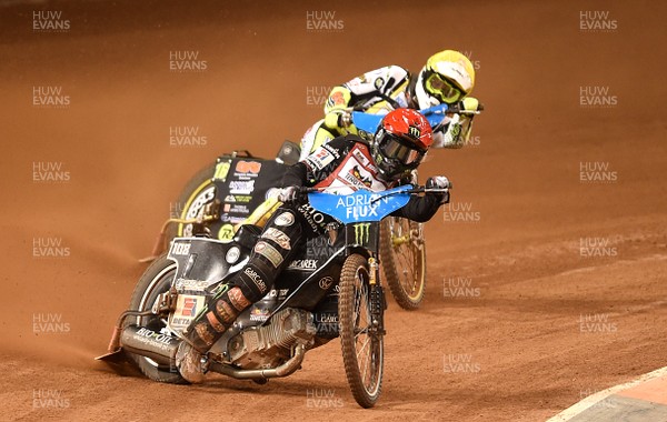 220717 - Adrian Flux British FIM Speedway Grand Prix 2017 - Tai Woffinden (red) and Craig Cook (yellow) during heats