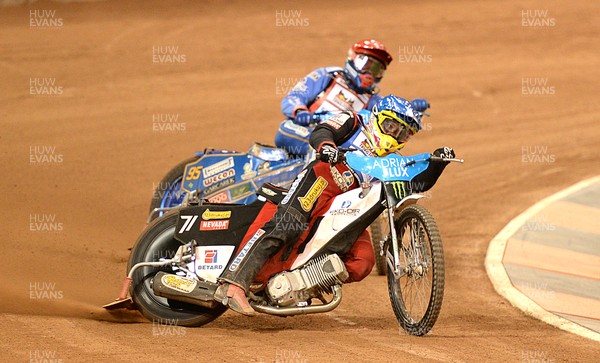 220717 - Adrian Flux British FIM Speedway Grand Prix 2017 - Maciej Janowski (blue) rides the final to win British FIM Speedway Grand Prix 2017