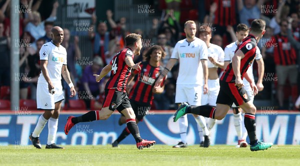 050518 - AFC Bournemouth v Swansea City - Premier League - Ryan Fraser of Bournemouth celebrates scoring a goal with team mates