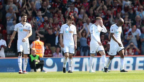 050518 - AFC Bournemouth v Swansea City - Premier League - Dejected Federico Fernandez, Ki Sung-Yueng, Alfie Mawson and Andre Ayew of Swansea