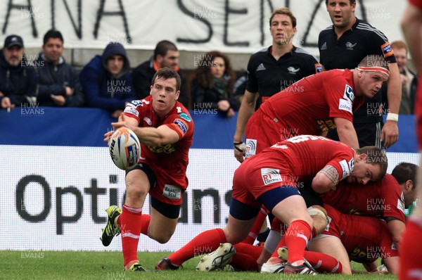 150412 - Aironi v Scarlets - RaboDirectPRO12 - Gareth Davies of Scarlets