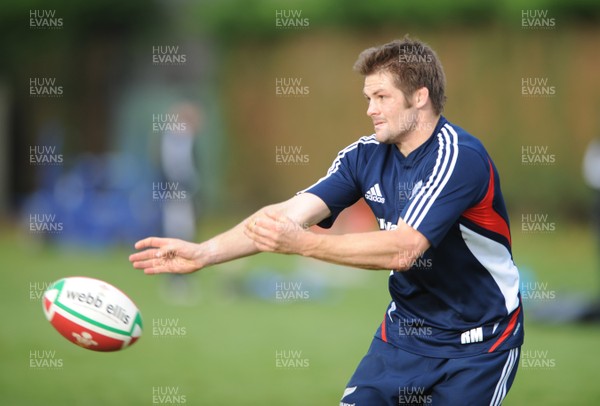 20.11.08 - New Zealand Rugby Training - Richie McCaw in action during training 