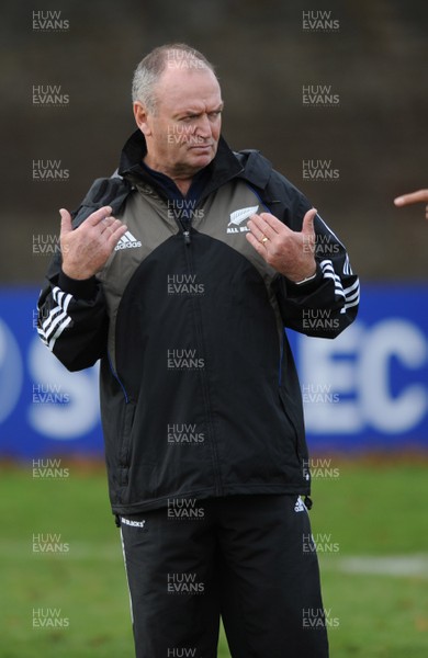 20.11.08 - New Zealand Rugby Training - All Blacks head coach, Graham Henry looks on. 