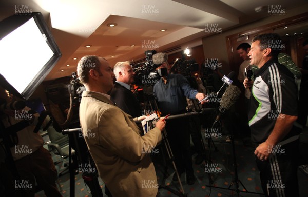 03.11.09 - All Blacks Press Conference, Hilton Hotel, Cardiff All Blacks Assistant Coach Wayne Smith gives media interviews  