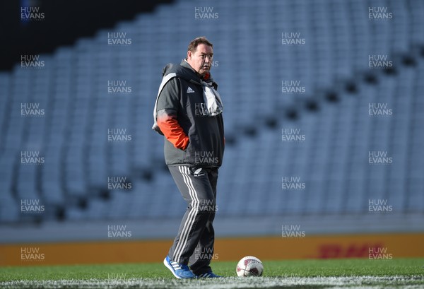 070717 - All Blacks Rugby Training - Steve Hansen during training