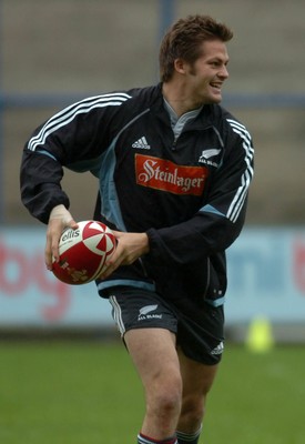 22.11.06 - New Zealand Rugby Training - All Blacks captain, Richie McCaw during training 