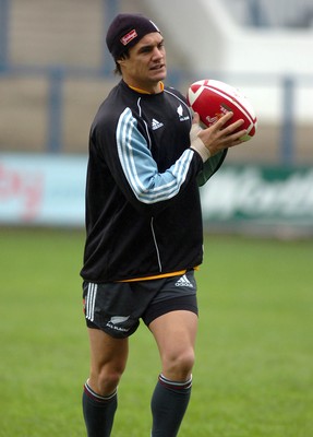 22.11.06 - New Zealand Rugby Training - All Blacks, Dan Carter during training 