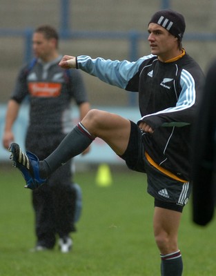 22.11.06 - New Zealand Rugby Training - All Blacks, Dan Carter during training 