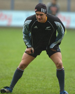 22.11.06 - New Zealand Rugby Training - All Blacks, Dan Carter during training 