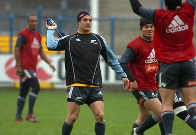 22.11.06 - New Zealand Rugby Training - All Blacks, Dan Carter during training 