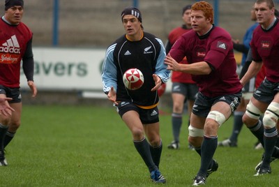 22.11.06 - New Zealand Rugby Training - All Blacks, Dan Carter during training 