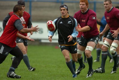 22.11.06 - New Zealand Rugby Training - All Blacks, Dan Carter during training 