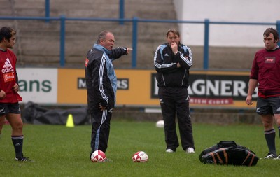 22.11.06 - New Zealand Rugby Training - All Blacks Head Coach, Graham Henry(L) oversees training along side his assistant Steve Hansen 